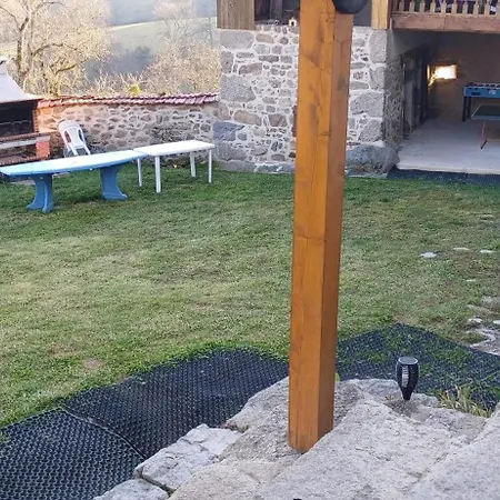 Maison Spacieuse A Avec Jardin Et Espace Jeux, * Bertignat