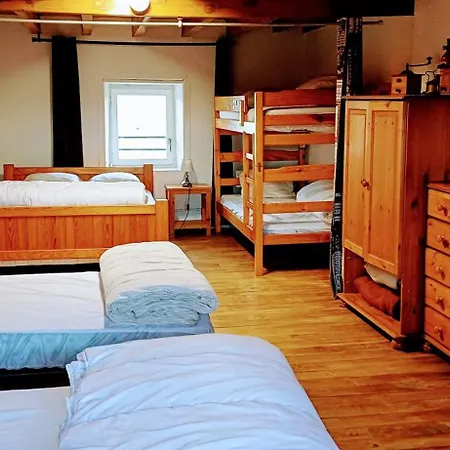 Maison Spacieuse A Avec Jardin Et Espace Jeux, *