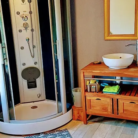 Maison Spacieuse A Avec Jardin Et Espace Jeux, * Bertignat