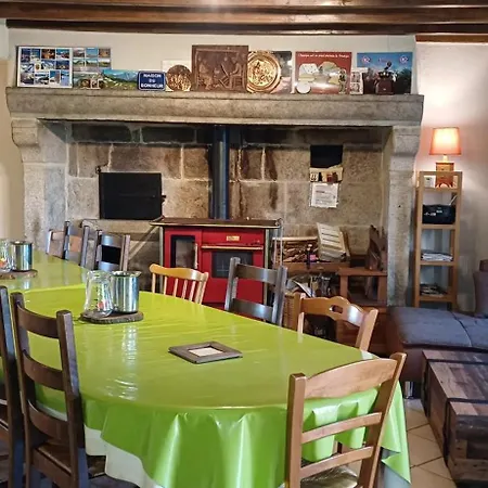 Maison Spacieuse A Avec Jardin Et Espace Jeux, Prázdninový dům Bertignat